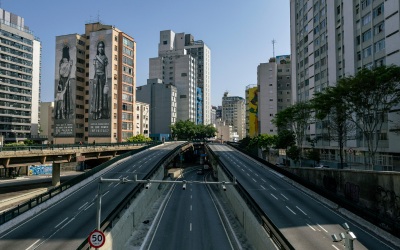ruas e alguns prédios da arquitetura em São Paulo