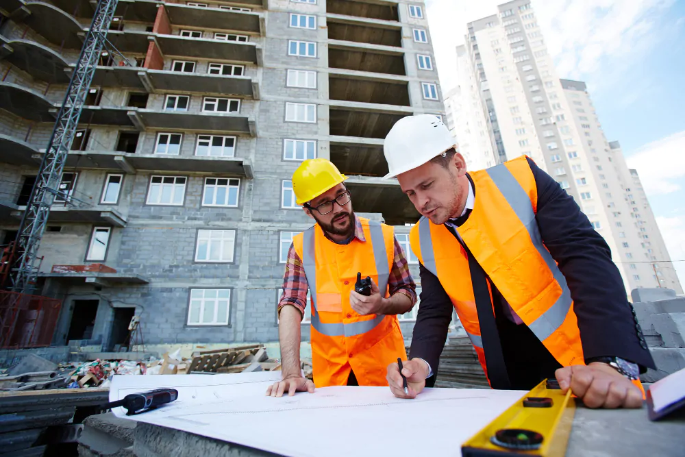 profissionais da construção civil