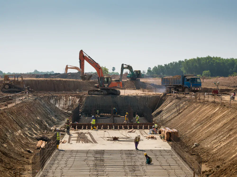 imagem de uma grande construção em andamento